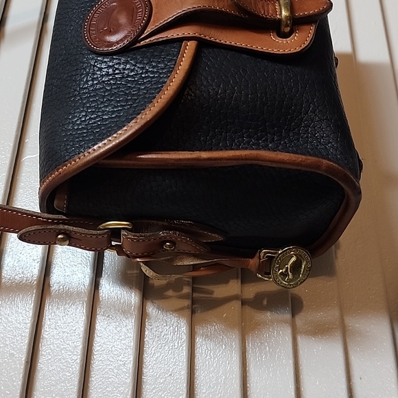 Vintage Dooney & Bourke Black Brown All Weather Leather Crossbody/Shoulder Bag - Picture 2 of 9